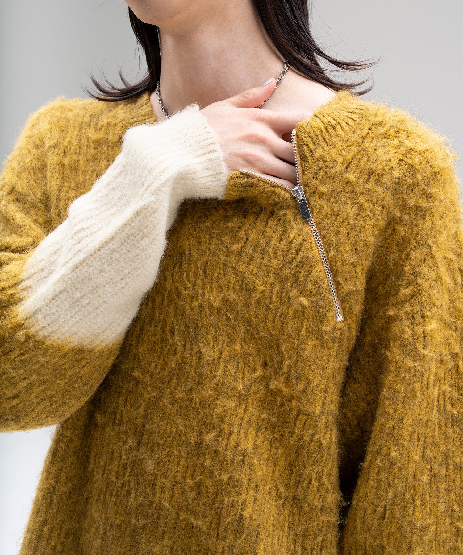 Zip Shaggy V-neck Knit 3