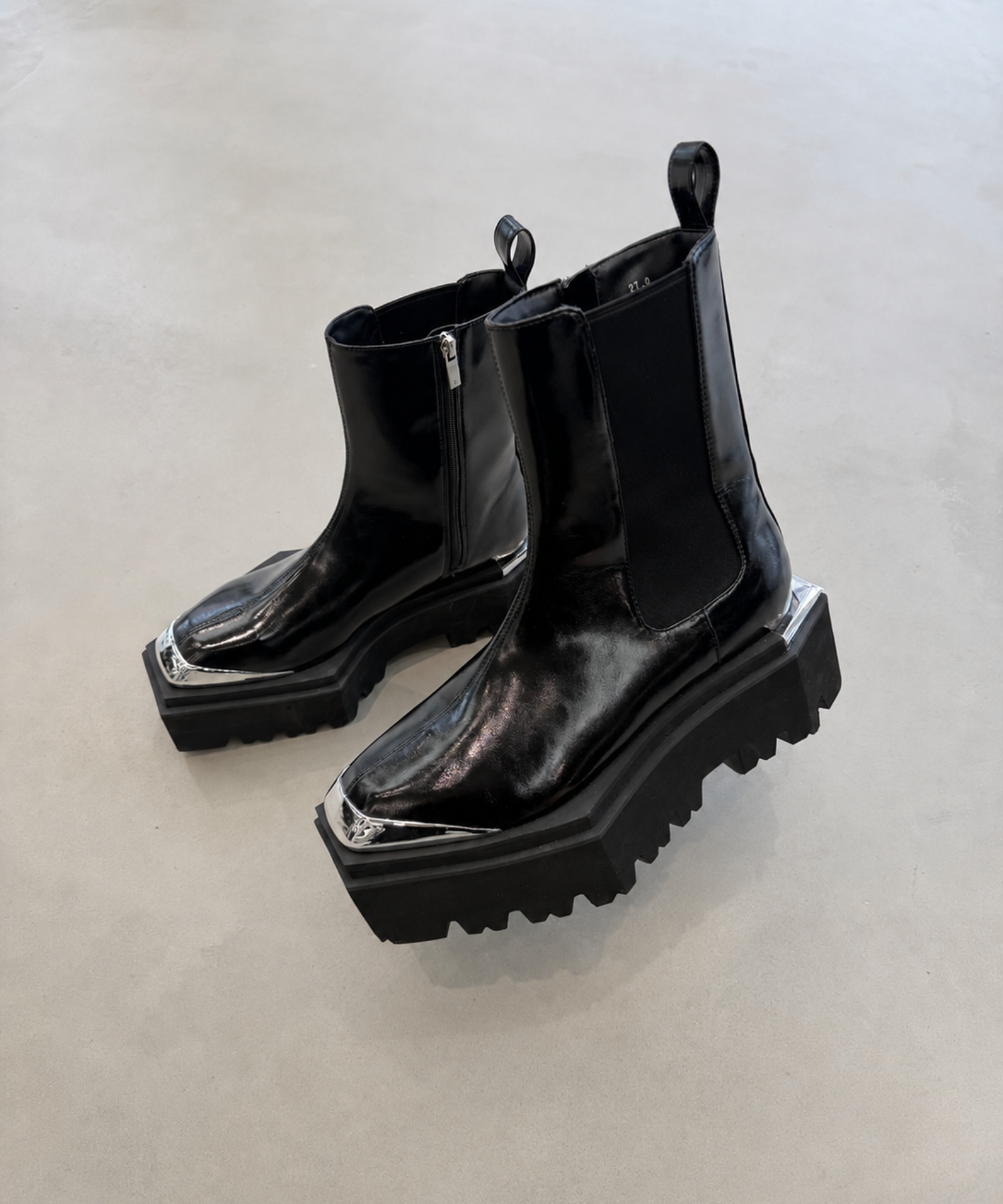 【新作】Metal Cap Chelsea Boots