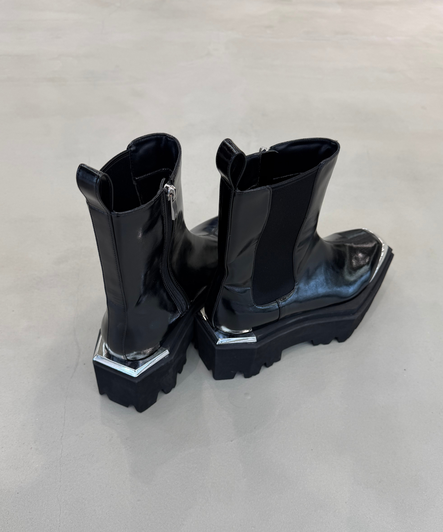 【新作】Metal Cap Chelsea Boots 2